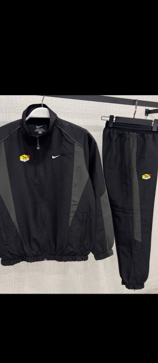 TUTA NIKE TN